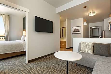 1 Bedroom Suite, 1 King