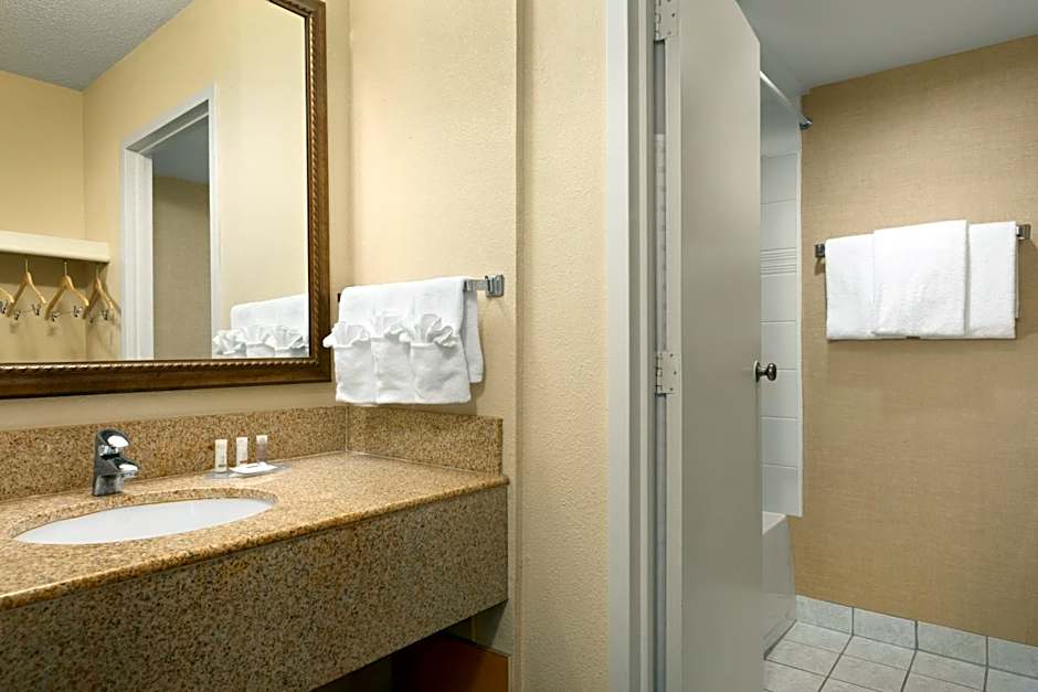 Days Inn by Wyndham Edmonton Downtown