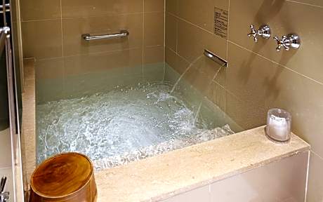 STANDARD TWO SINGLE BEDS