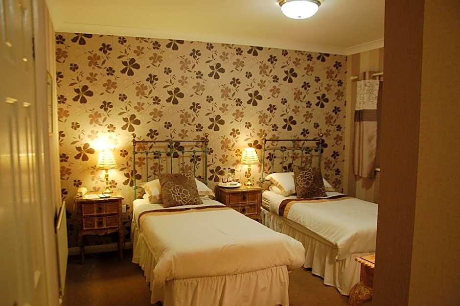 Albright Hussey Manor