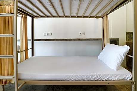 Bed in 6 Bed Mixed Dormitory