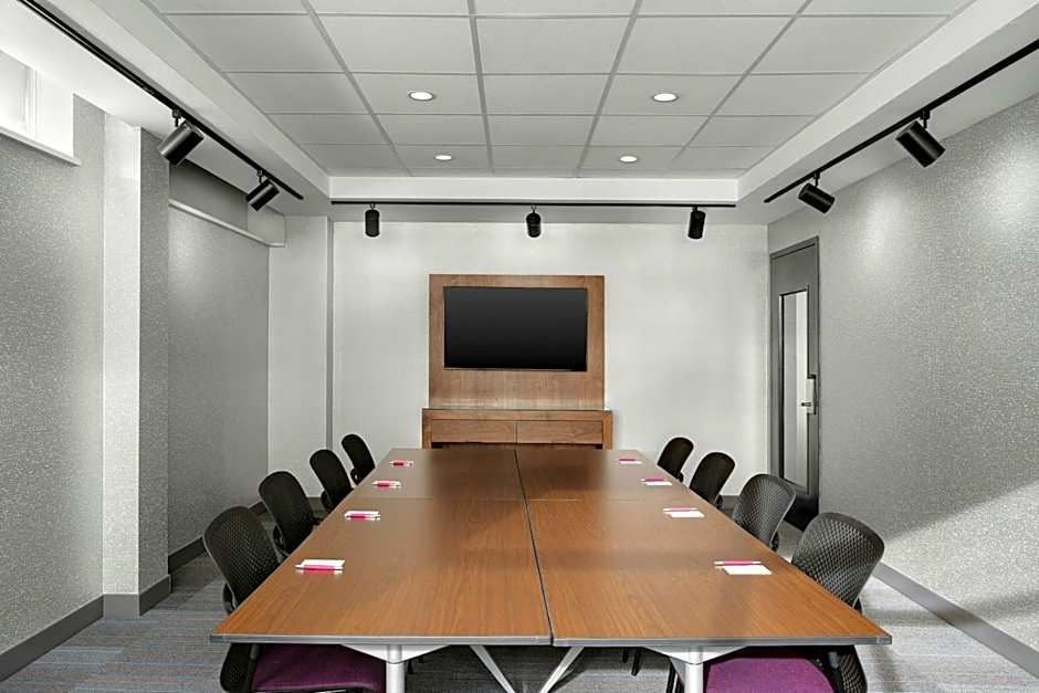 Aloft Indianapolis Downtown