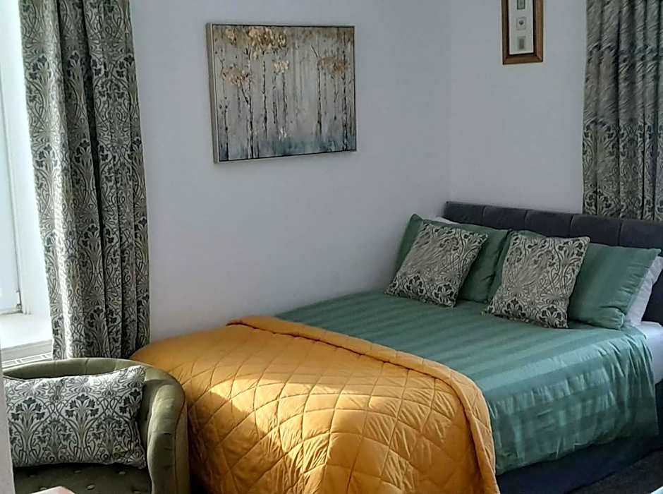 THE EARN HOTEL