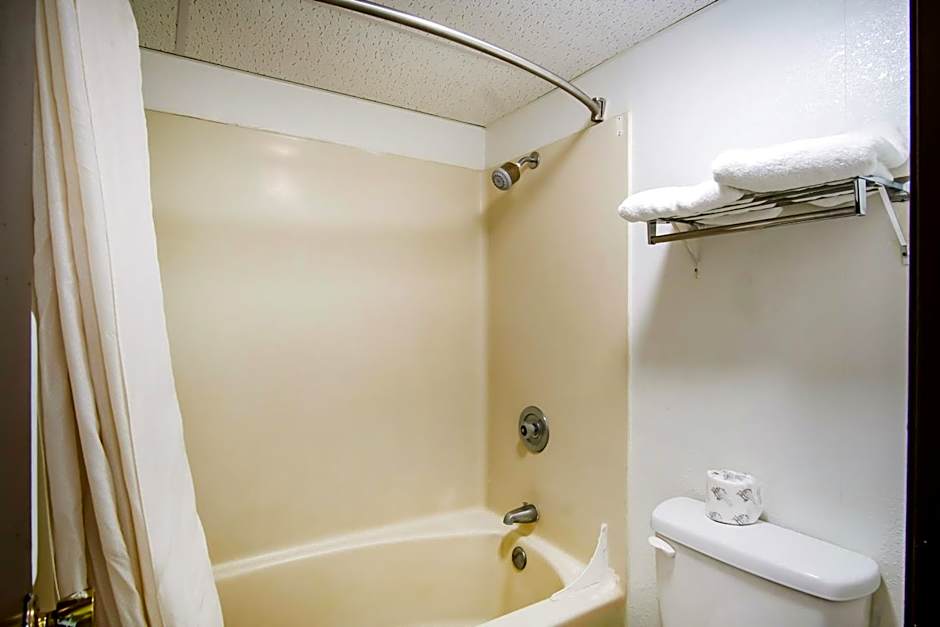 OYO Hotel Hutchinson KS West 4th Ave