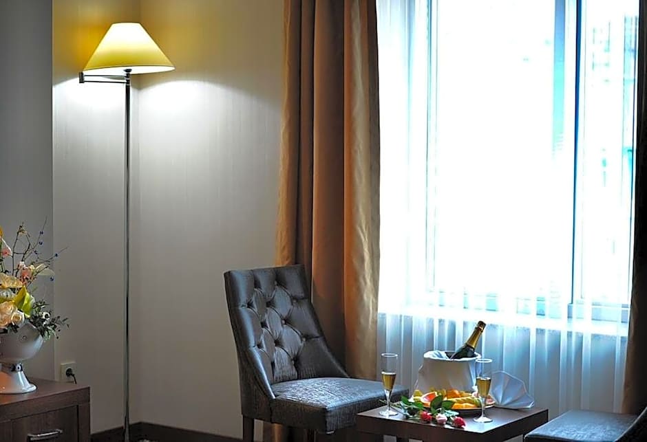 Rhiss Hotel Bostanci