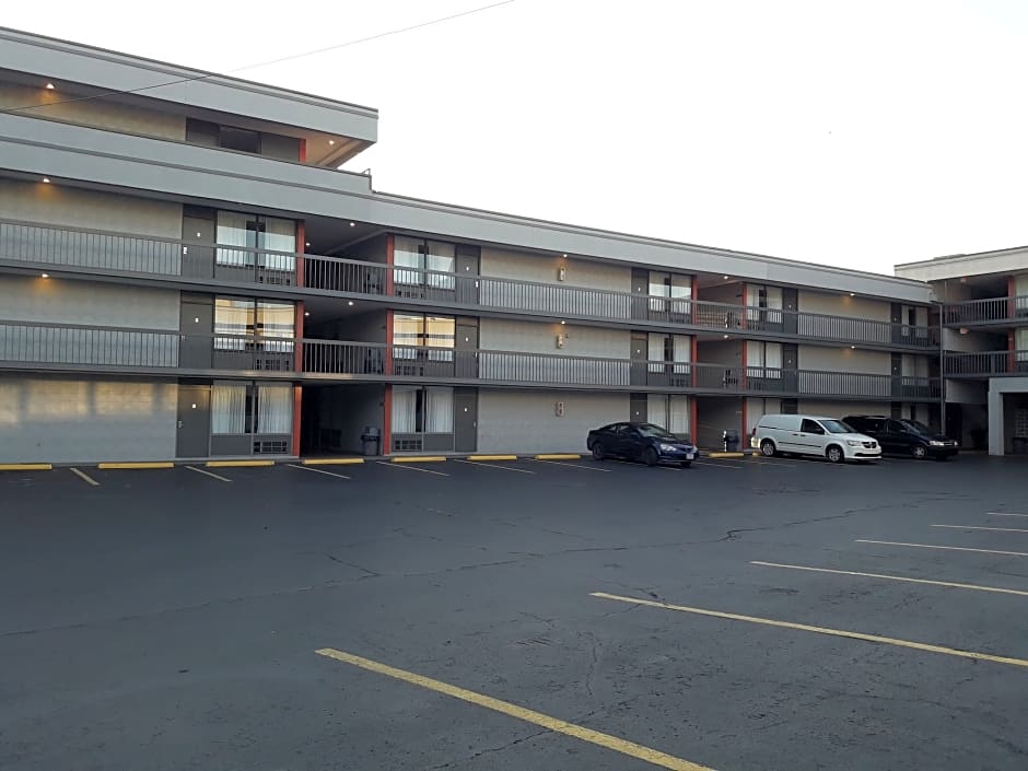 Clarion Pointe University/Expo