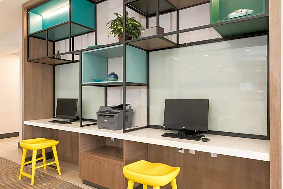 Holiday Inn & Suites Detroit - Troy by IHG