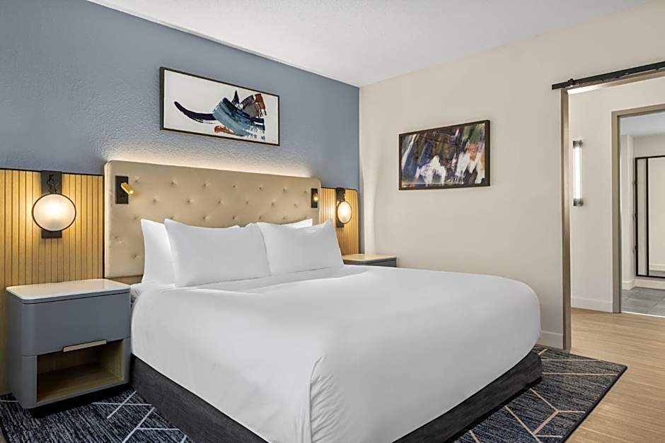 Crowne Plaza Virginia Beach Town Center by IHG