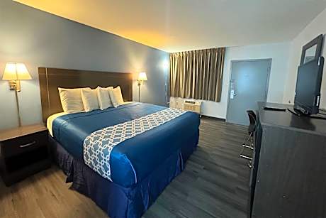 1 King Bed Non-Smoking
