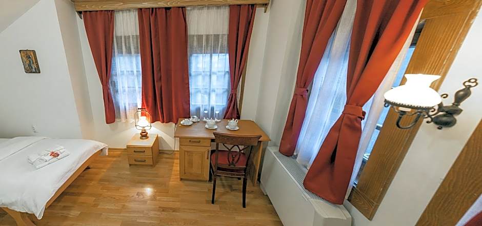 Guest Mansion, Гостински Палат