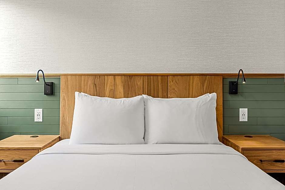 Hotel Canoe and Suites