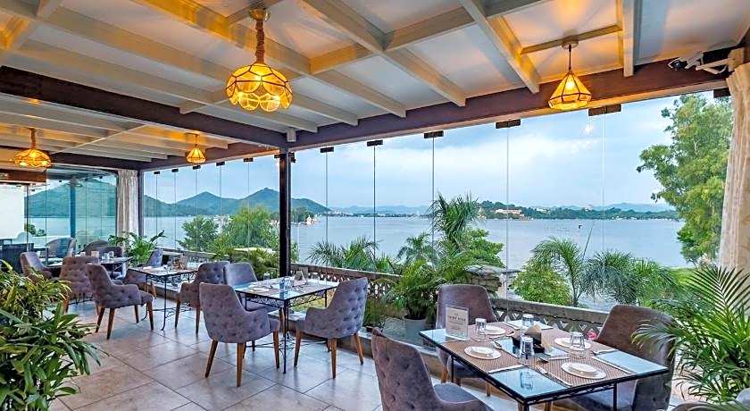 Panna Vilas - A Lake Facing Boutique Hotel
