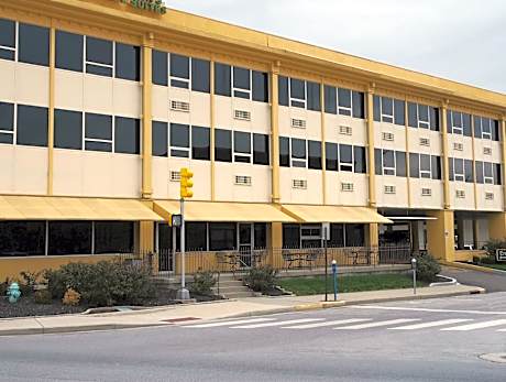 La Quinta Inn & Suites by Wyndham Indianapolis Downtown