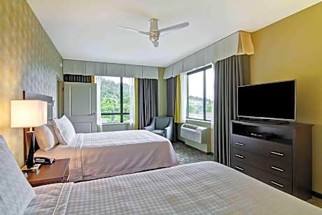 One-Bedroom Queen Corner Suite - Hearing Accessible