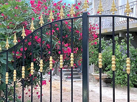 CheRiedel Bed & Breakfast & Art Gallery