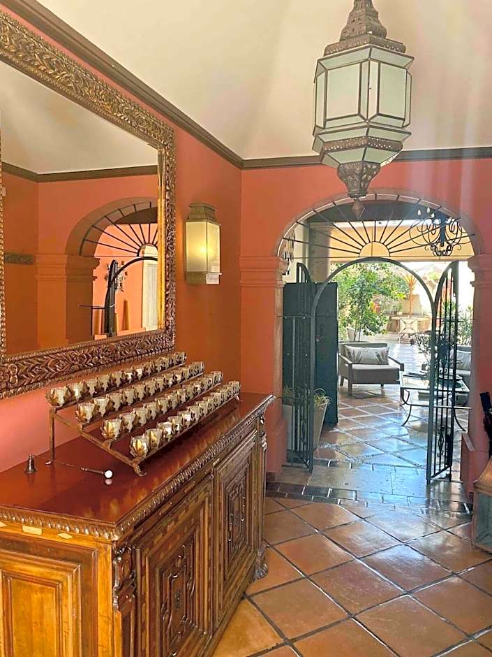 Exclusive Luxury Guest Center House
