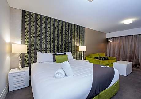 Deluxe One-Bedroom Apartment