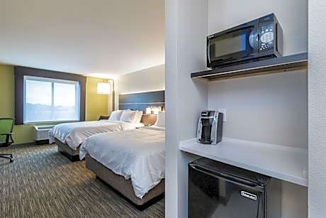 Standard Queen Room with Two Queen Beds and Mobility Accessible Tub