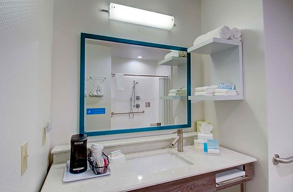 Hampton Inn & Suites Boston/Stoughton