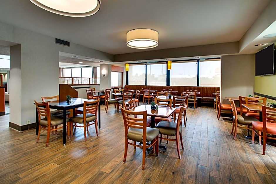 Drury Inn and Suites Bowling Green