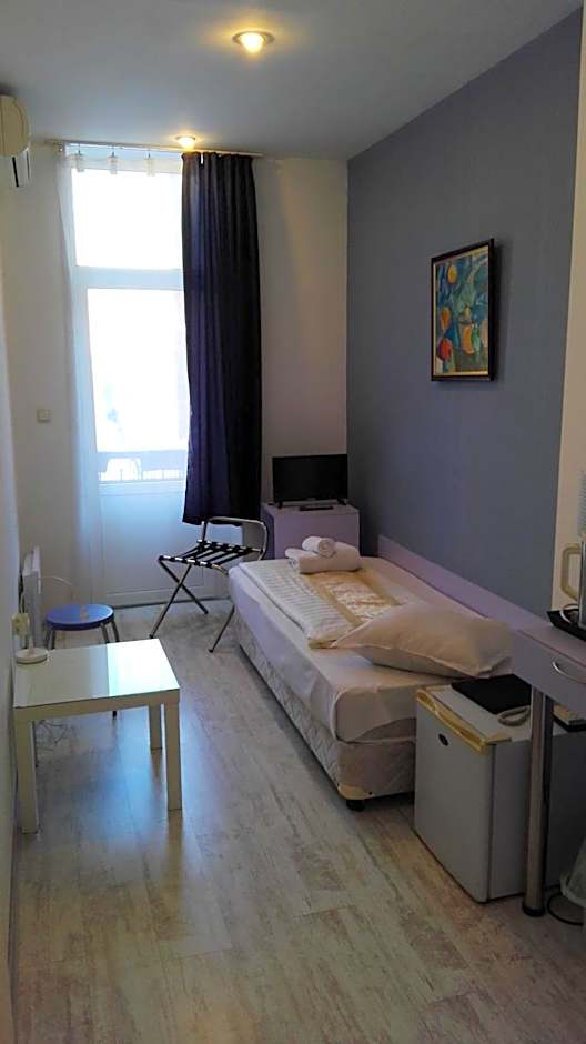 Scotty's Boutique Hotel