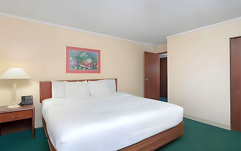 Norwood Inn & Suites Indianapolis East Post Drive