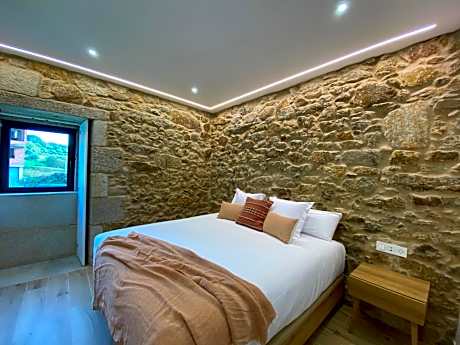 Apartment with Pool View