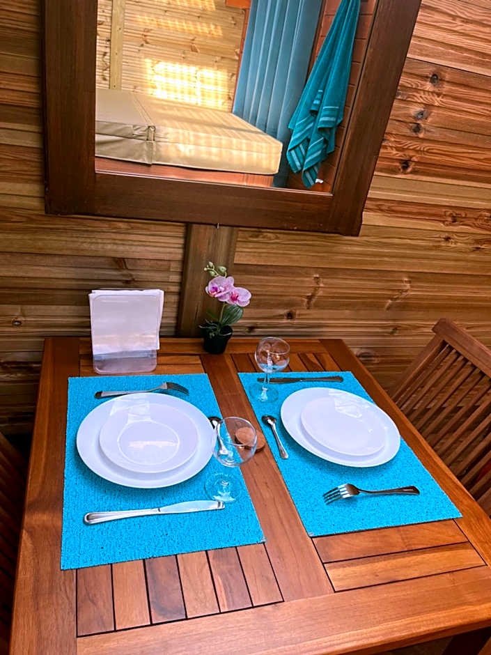 Les Chalets de Marie 974- Jacuzzi SPA privatif dans le chalet , sans vis à vis , vue mer