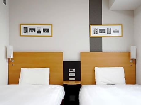 Twin Room - Non-Smoking