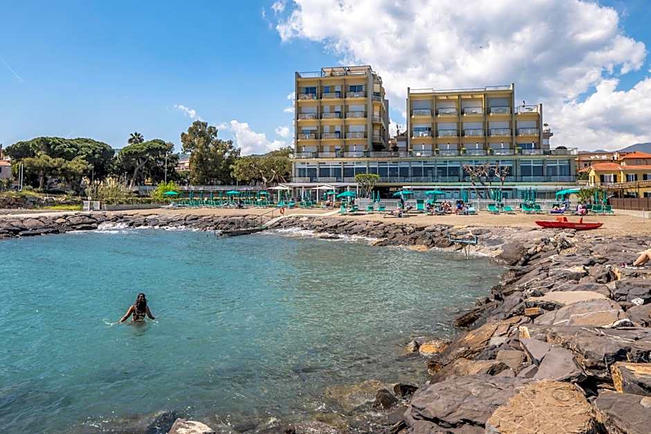 Hotel Bellevue Et Mediterranée
