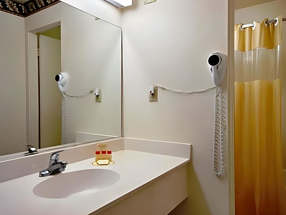 Studio 6 Suites Madera, CA Yosemite