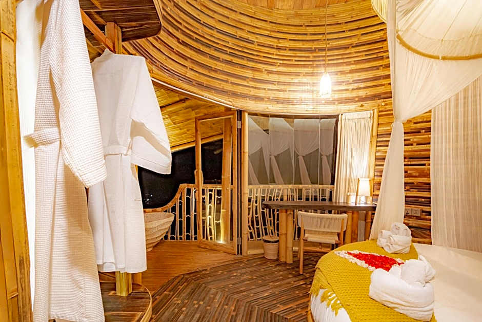 3 Bdr - Luxury Cliffside Bamboo Villa