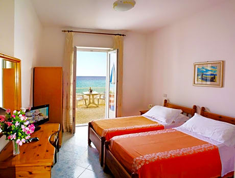 Triple Room with Terrace - Sea View