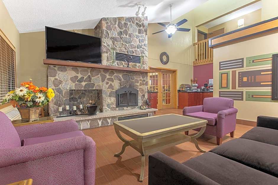 AmericInn by Wyndham Burlington