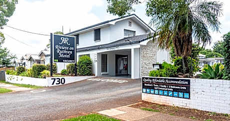 Riviera on Ruthven Motel
