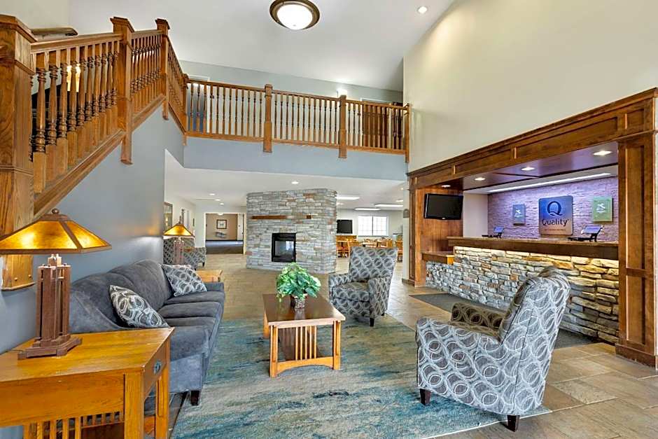 Quality Inn & Suites Fort Madison near Hwy 61