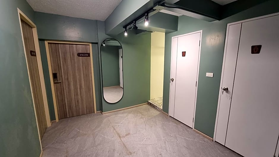 Glur Hostel Pattaya Walking Street