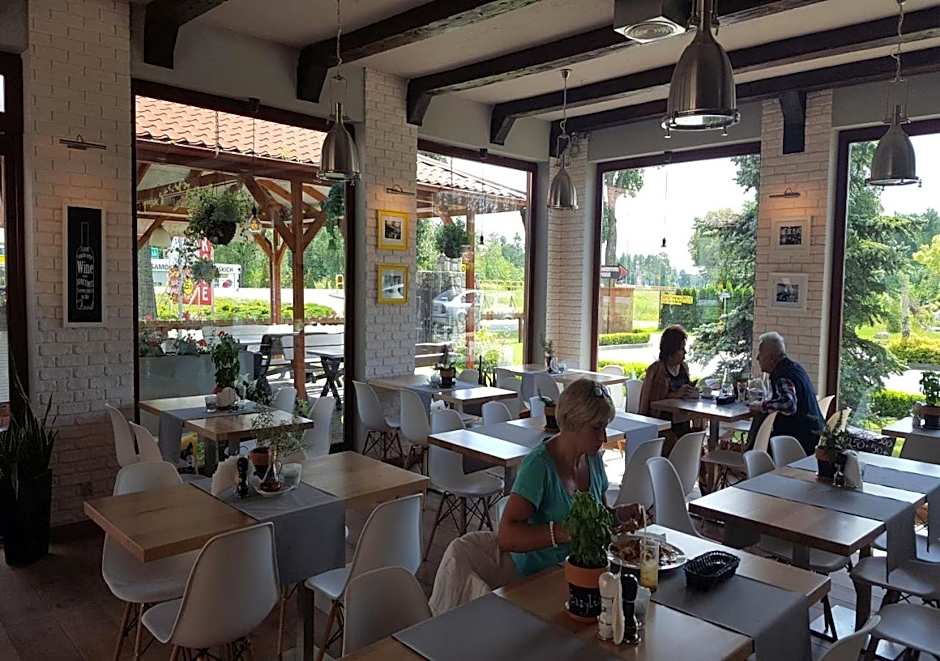 Zajazd CHATA Kębłowo