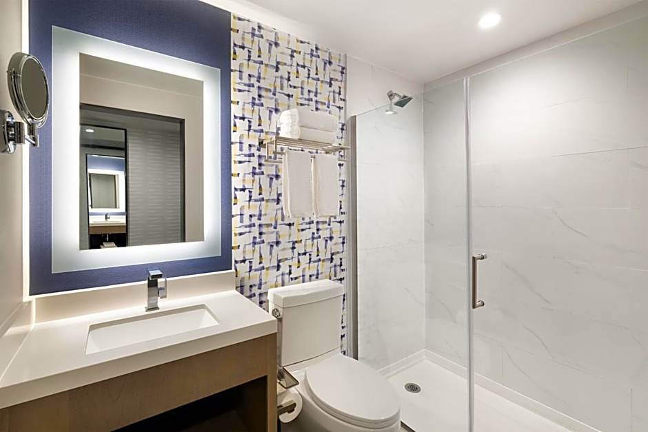 DoubleTree by Hilton Long Island City, NY