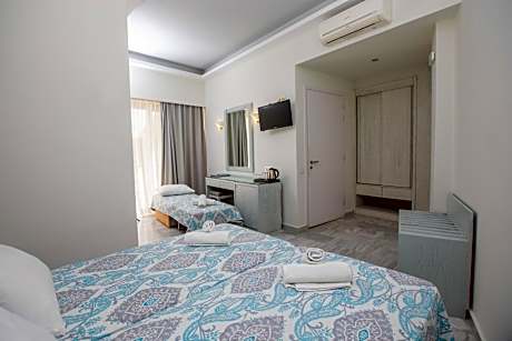 Triple Room Pool View