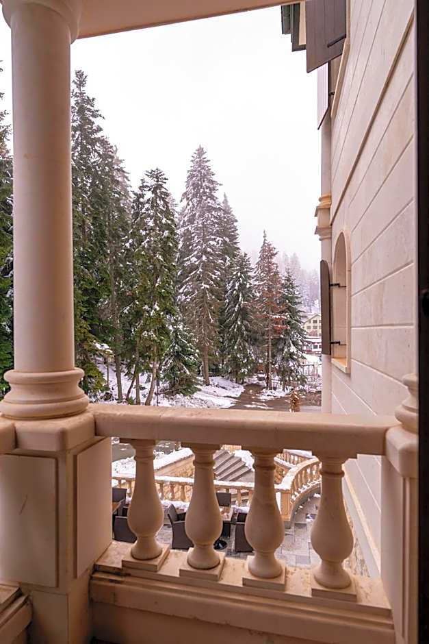 Festa Winter Palace Hotel