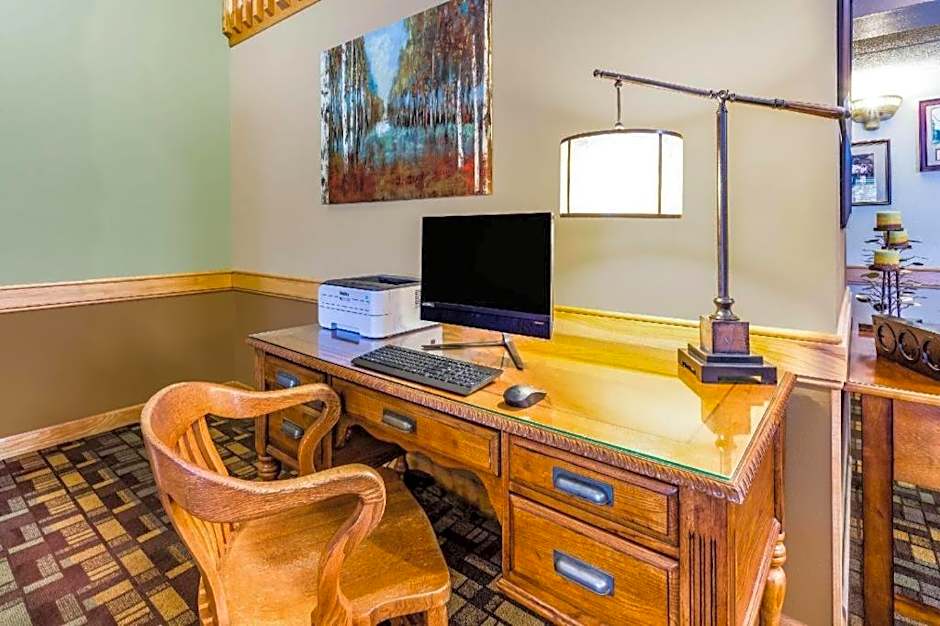AmericInn by Wyndham Hampton