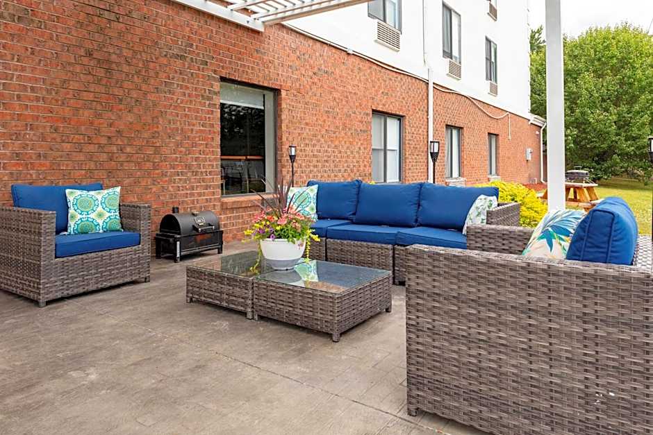 HOLIDAY INN EXPRESS & SUITES ROANOKE RAPIDS By IHG