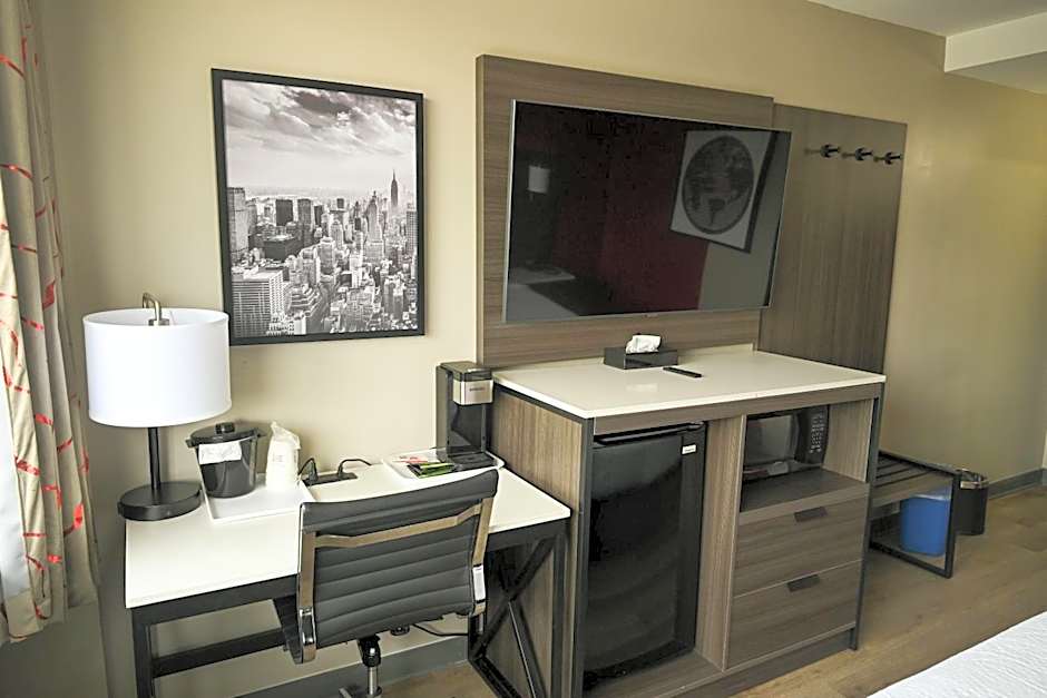 Ramada by Wyndham North Bergen