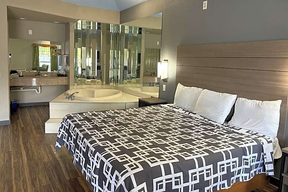 Regency Inn & Suites By Capital O Houston IAH Airport