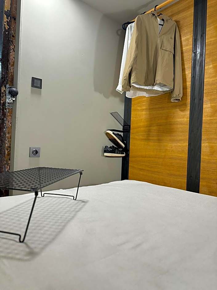 Swed Cab Embassy HoStel