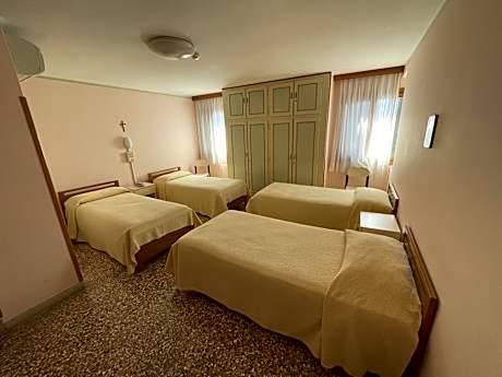 Quadruple Room with Canal View