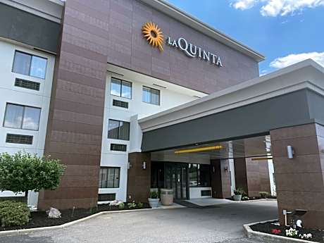 La Quinta Inn & Suites by Wyndham Cincinnati North