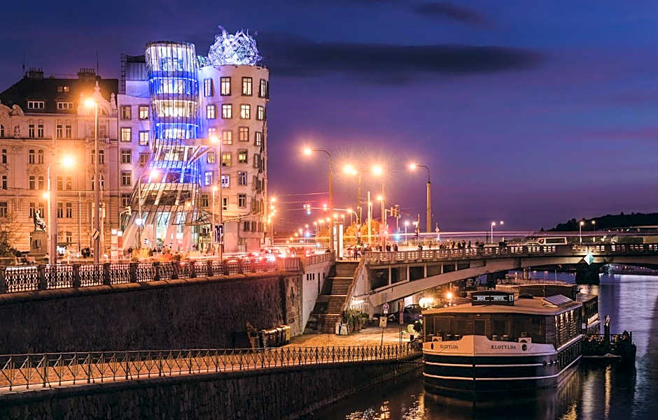 Dancing House hotel - Tančící dům