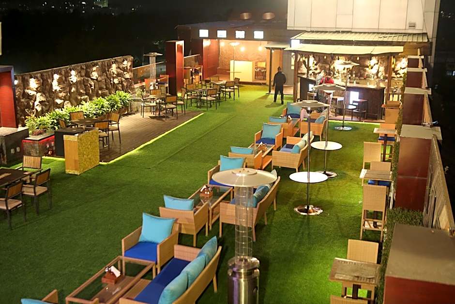 Regenta Central The Crystal Kanpur